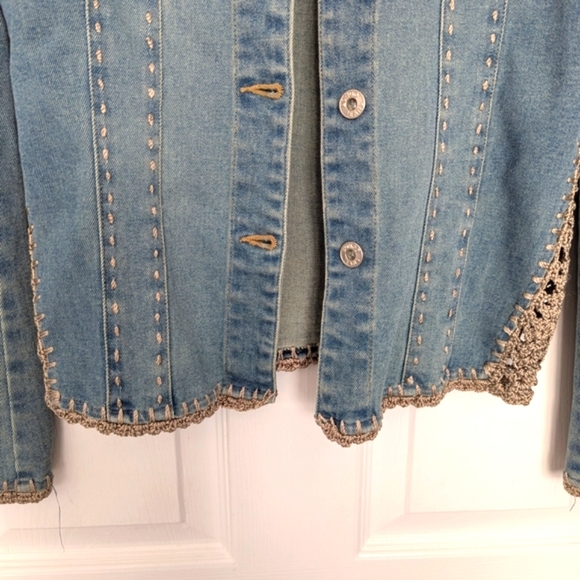 Vintage Bongo Womens (Small/3) Denim/Jean Jacket With Cream Crochet/Stitching - Picture 7 of 16